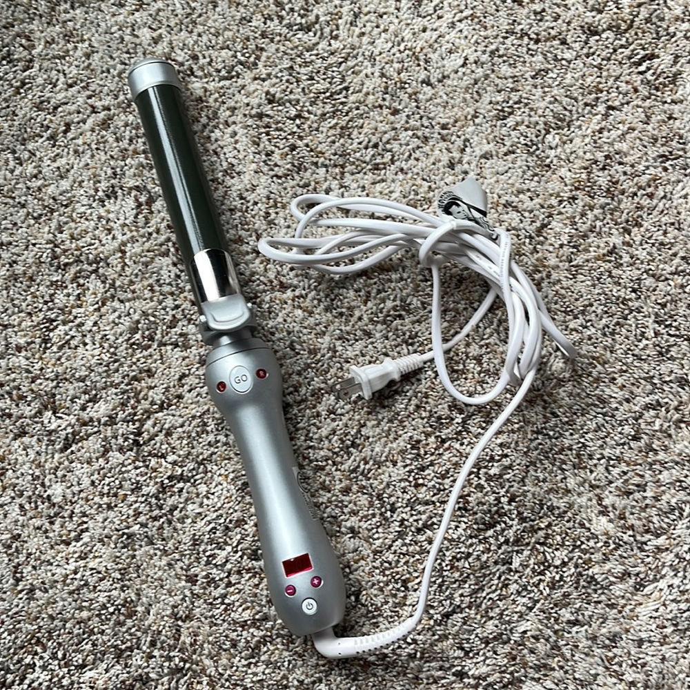 BARELY USED Beachwaver Pro 1.25